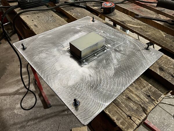 A takto vypadá zespodu.