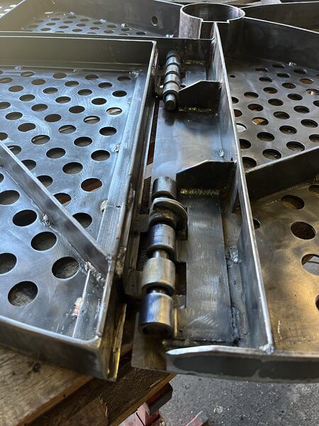 Detailní pohled na panty.