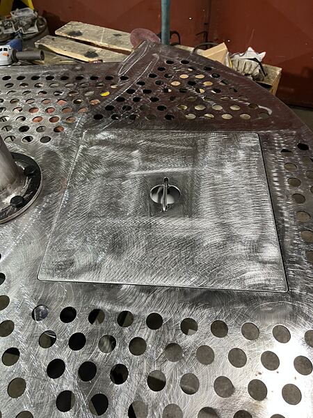 Do otvoru v kotouči krásně pasuje.