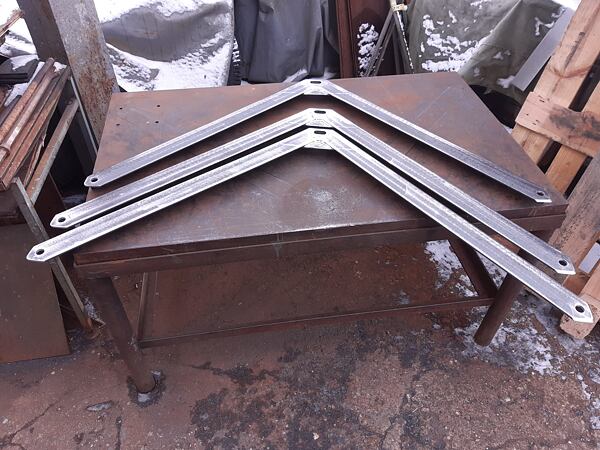 Honza zase doma připravil nosné vzpěry.