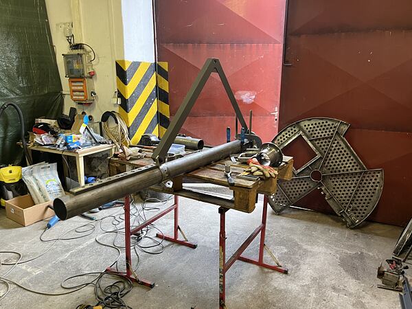 Další velký pracovní víkend a zároveň poslední před Vánoci. Cíl je jasný, dokončit všechny díly a cvičně podlážku sestavit.