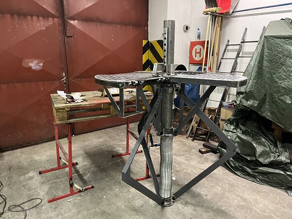 Na vodící rouru jsme nasadili kotouč a vzpěry. Vše sedlo na výbornou. 