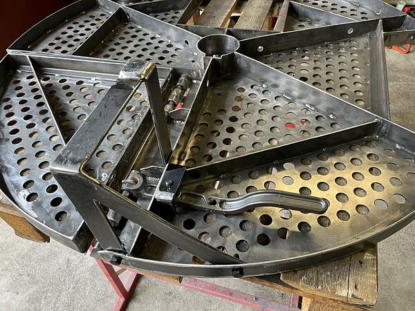 Stupačka cvičně osazena na kotouč i spolu s odlitkem páky. 