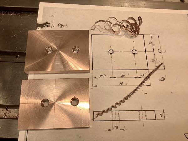 Na kotouči mají být přišroubovány vodící desky, které budou jezdit po vodících lištách.