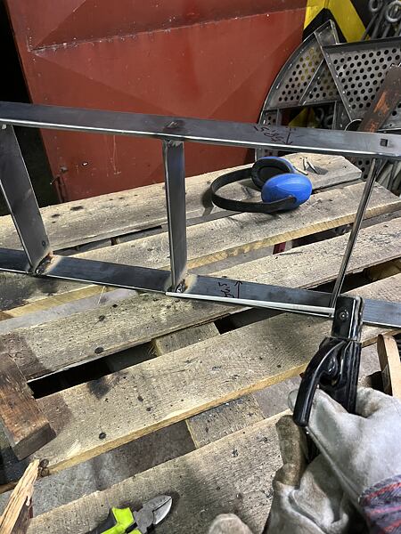 Můžeme se vrhnout na svaření žebříku.