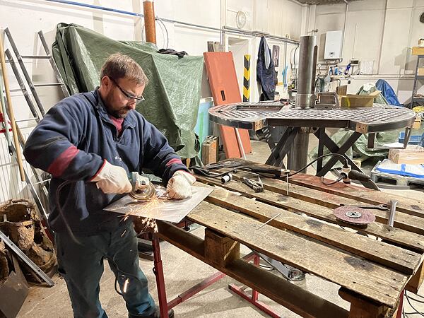 Na řadu přichází víko pouzdra periskopu.