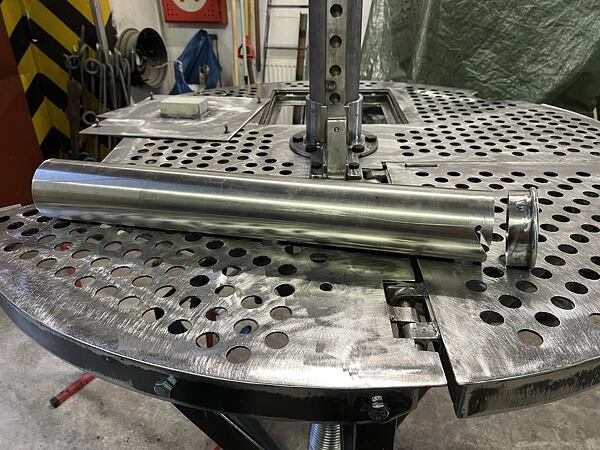 K pouzdru ještě patří tato trubice s víčkem.